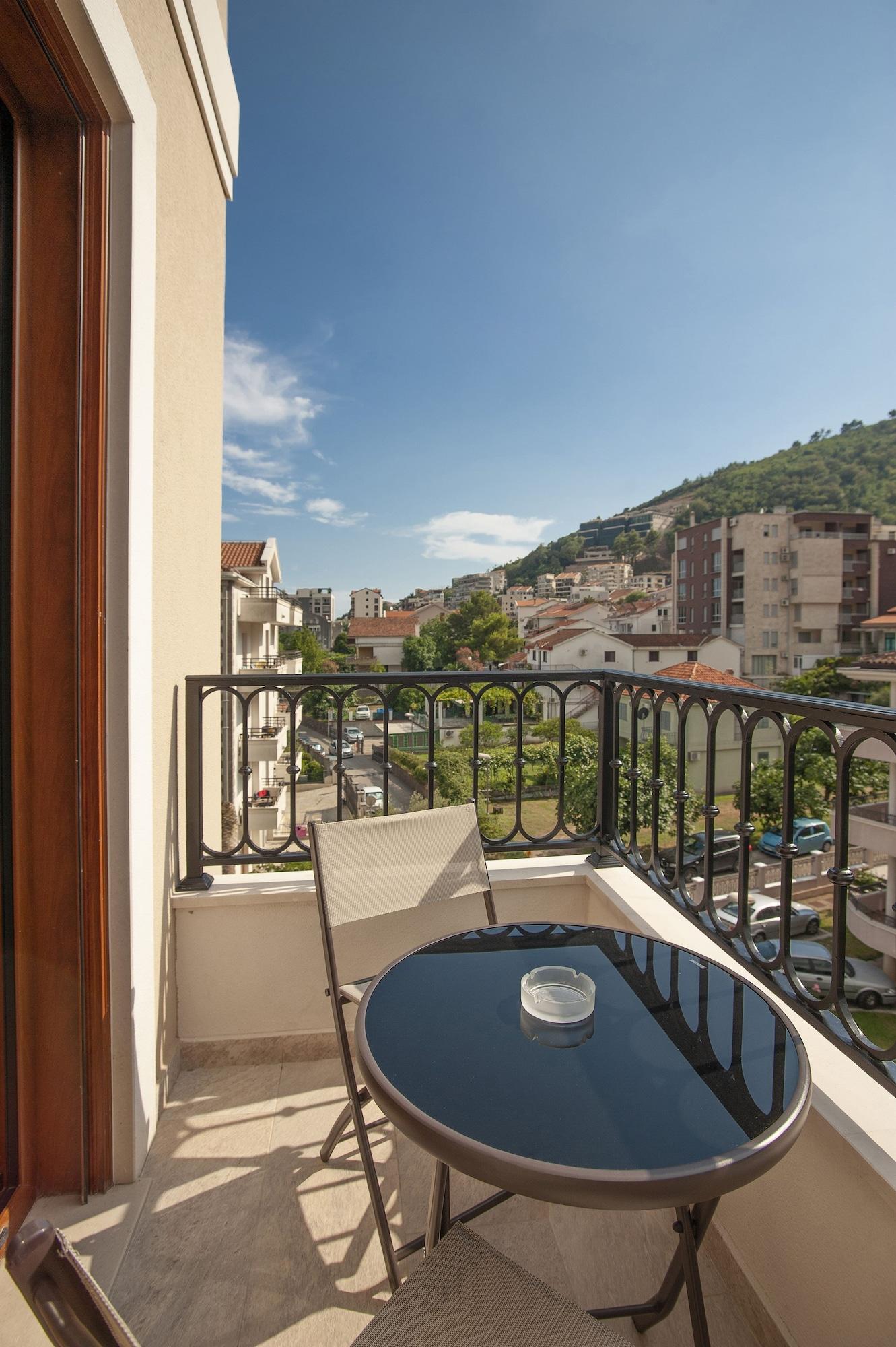 Hotel Villa Gracia บุดวา ภายนอก รูปภาพ